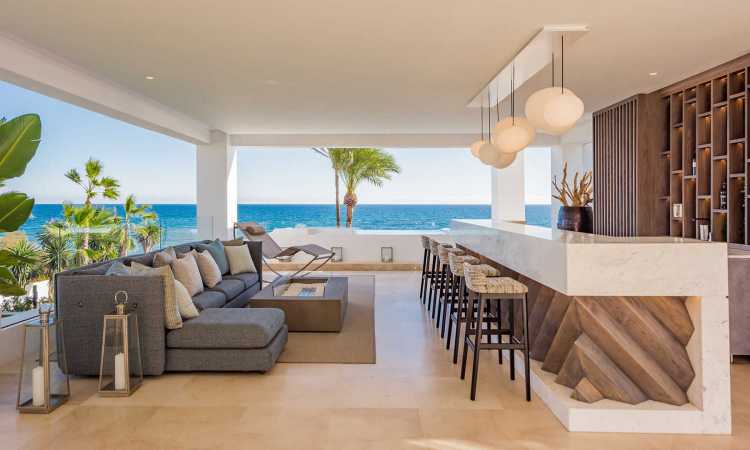 Gallery Luxurious Beachfront Villa On 13